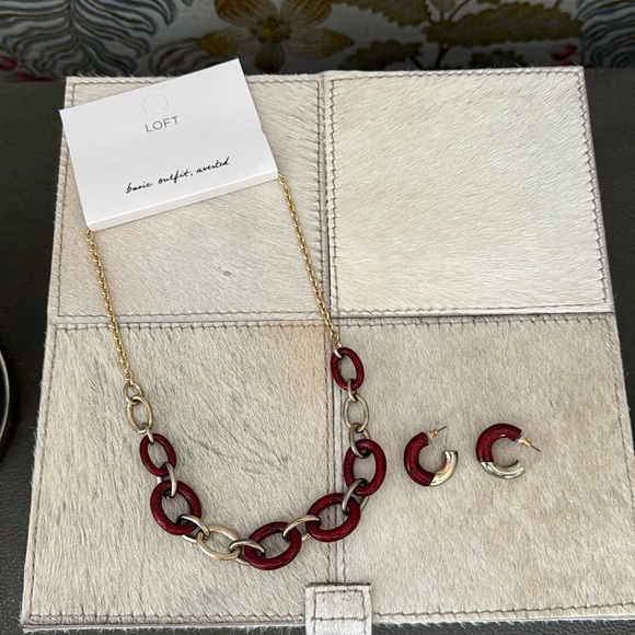 Loft Gold and Shimmer Red Necklace - Picture 1 of 5